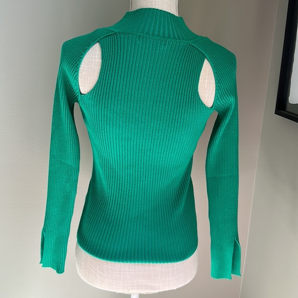Beautiful green sweater - Picture 3 of 7